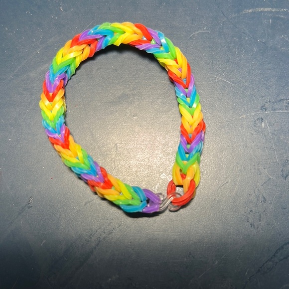 selling loom bracelets! lmk the size and color(s)! - Picture 1 of 1